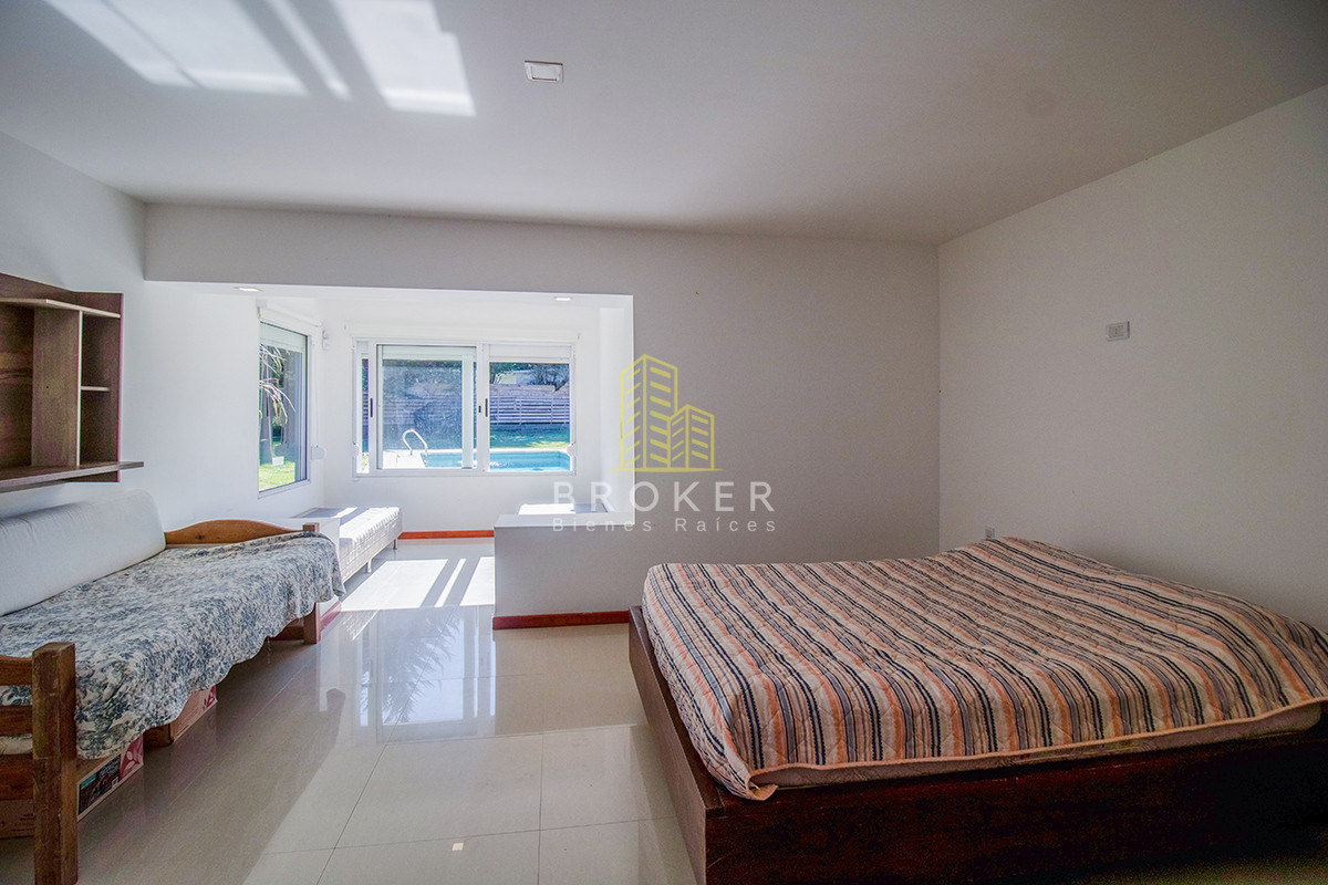 Casa ID.1833/Oportunidad_casa_en_venta_tres_dormitorios_en_Marly._Punta_del_Este,_Uruguay. - Venta Casa Punta del Este tres dormitorios piscina nueva! Zona Marly!