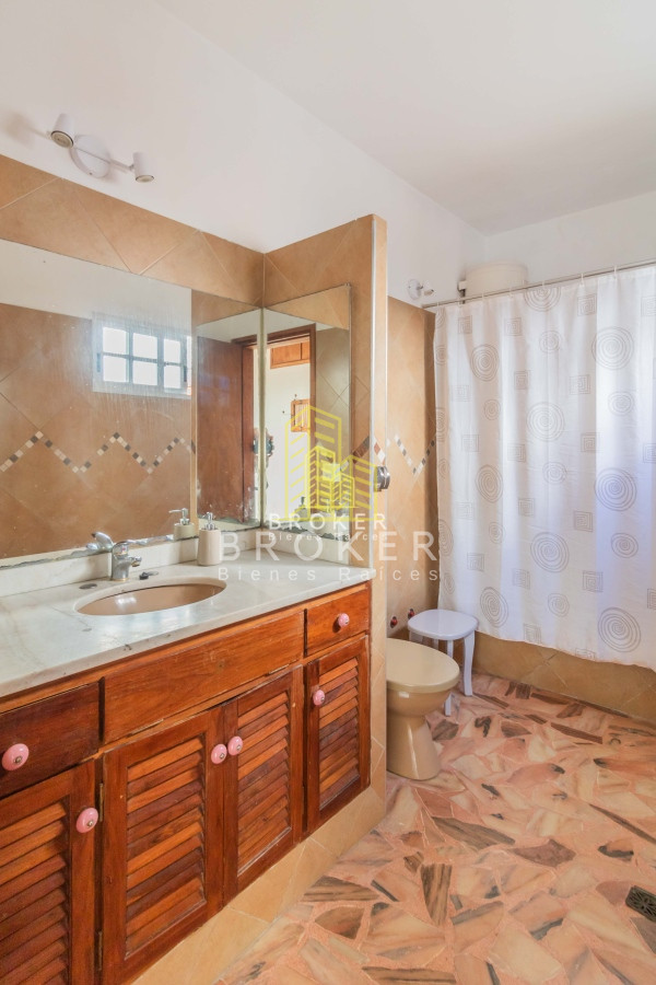 Casa ID.1642/Venta_2_Casas_en_Padrón_Único,_con_Renta_en_Malvín,_Montevideo,_Uruguay - Venta 2 Casas en Padrón Único, con Renta en Malvín, Montevideo, Uruguay