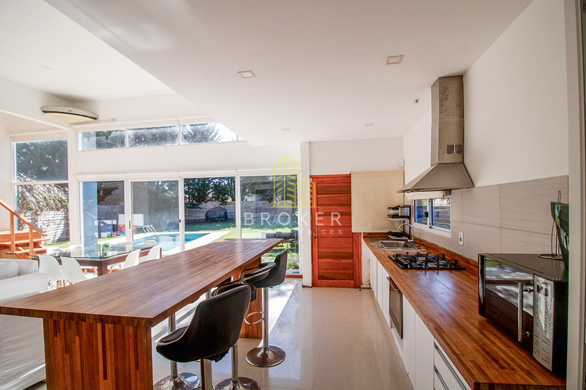 Casa ID.1833/Oportunidad_casa_en_venta_tres_dormitorios_en_Marly._Punta_del_Este,_Uruguay. - Venta Casa Punta del Este tres dormitorios piscina nueva! Zona Marly!