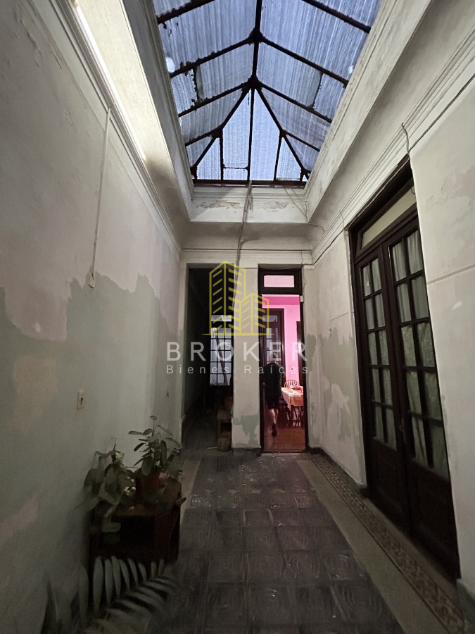 Casa ID.1126/Casa_en_3_plantas_con_amplio_Local_en_Reducto - Casa en 3 plantas con amplio Local en Reducto