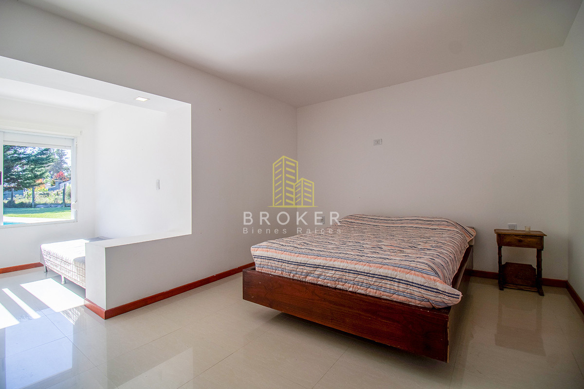 Casa ID.1833/Oportunidad_casa_en_venta_tres_dormitorios_en_Marly._Punta_del_Este,_Uruguay. - Venta Casa Punta del Este tres dormitorios piscina nueva! Zona Marly!