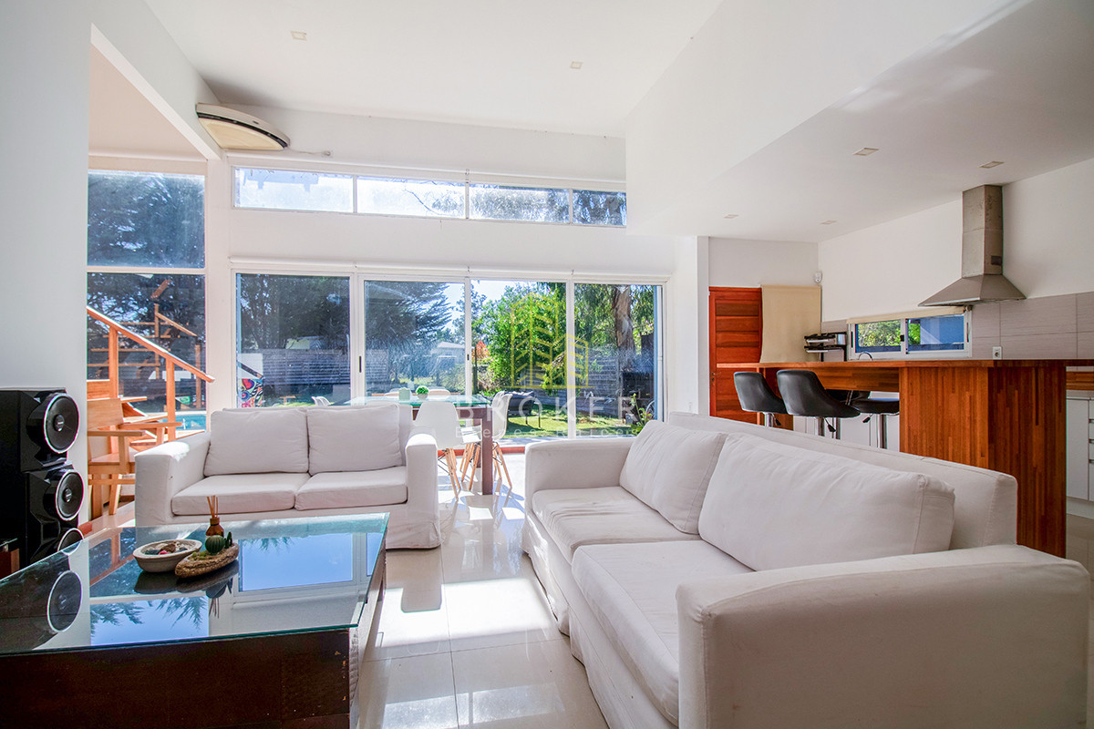 Casa ID.1833/Oportunidad_casa_en_venta_tres_dormitorios_en_Marly._Punta_del_Este,_Uruguay. - Venta Casa Punta del Este tres dormitorios piscina nueva! Zona Marly!