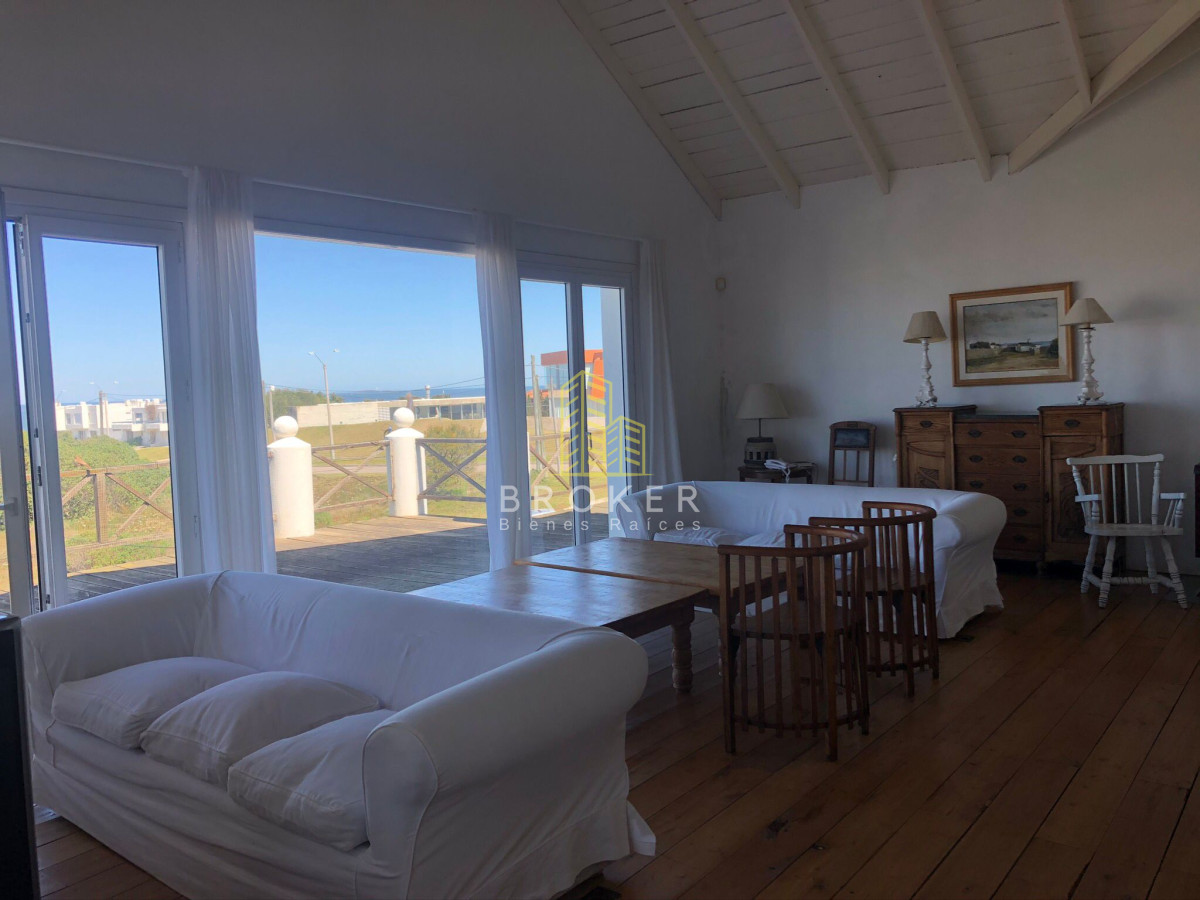 Casa ID.1173/Venta_y_alquiler_de_gran_casa_en_Montoya._Punta_del_Este,_Uruguay._ - Venta y alquiler de gran casa en Montoya. Punta del Este, Uruguay. 