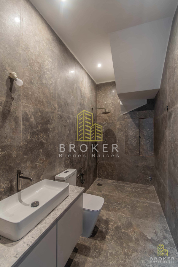 Casa ID.9363/Venta_Casa_Centro_4_dormitorios_reciclada! - Venta Casa Centro 4 dormitorios reciclada!