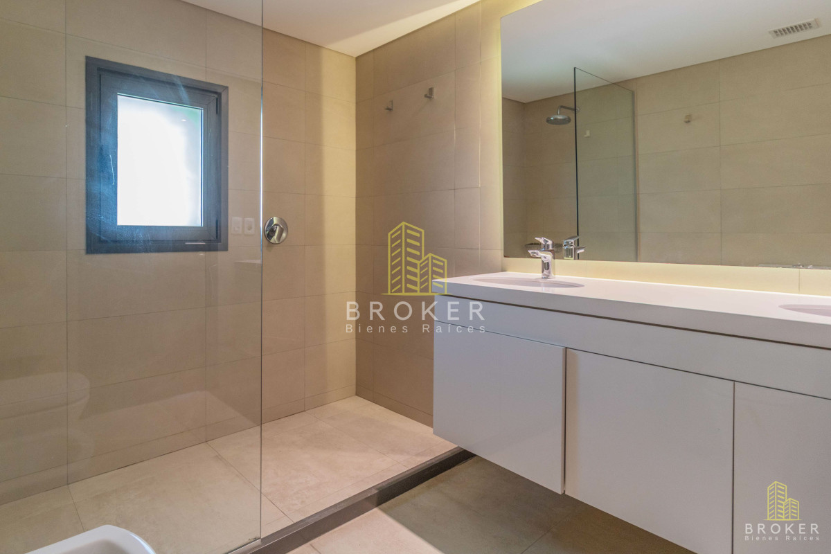 Casa ID.105/Venta_Casa_3_Dormtorios_En_Carrasco_frente_al_lago_Carrasco_Boating - Venta Casa 3 Dormtorios En Carrasco frente al lago Carrasco Boating