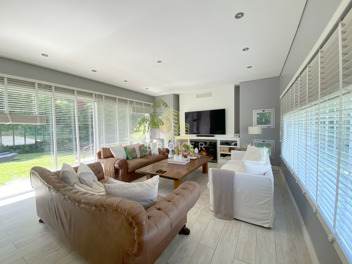 Casa ID.2221/Casa_en_Venta_en_Haras_Santa_María_-_Barrio_Las_Lomas - Casa en Venta en Haras Santa María - Barrio Las Lomas