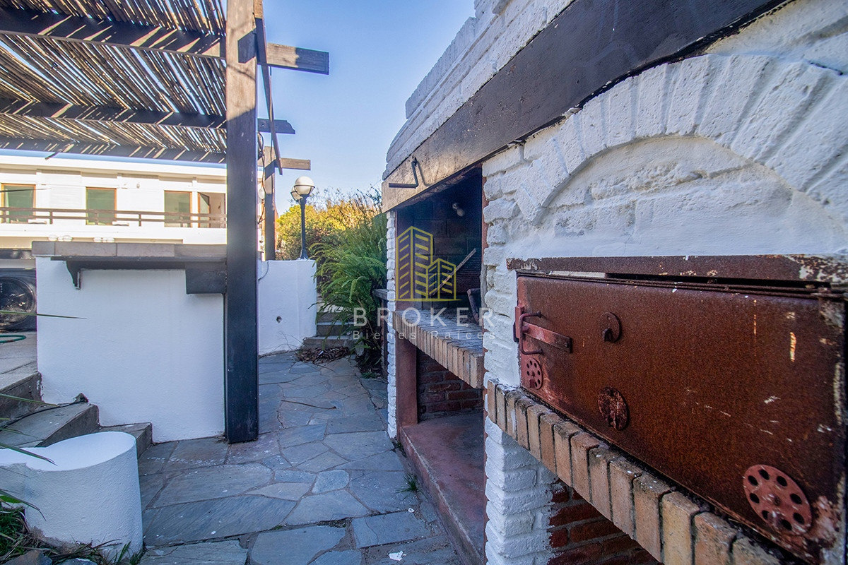 Casa ID.571/Venta_de_Casa_4_dormitorio_Playa_Mansa - Venta de Casa 4 dormitorio con Piscina Climatizada Playa Mansa. . Punta del Este, Uruguay.