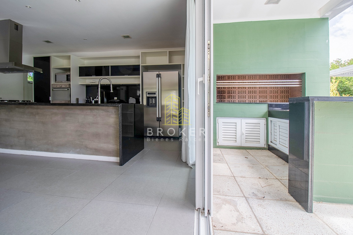 Casa ID.805/Venta_de_casa_de_categoria_en_Boulevard_Park,_Punta_del_Este._ - Venta de casa de categoria en Boulevard Park, Punta del Este. 