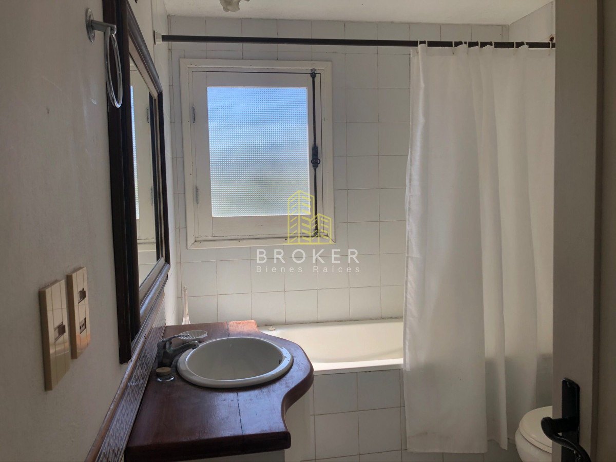 Casa ID.1173/Venta_y_alquiler_de_gran_casa_en_Montoya._Punta_del_Este,_Uruguay._ - Venta y alquiler de gran casa en Montoya. Punta del Este, Uruguay. 