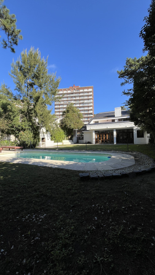 VENTA CASA PUNTA DEL ESTE Playa Mansa Parada 16