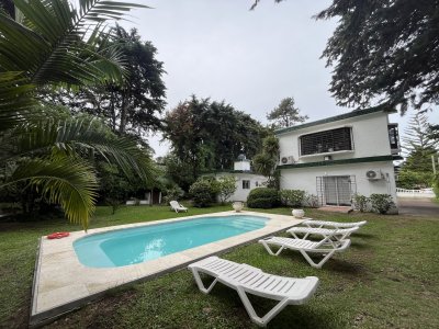 Casa en Alquiler Temporal 5 dormitorios con Piscina en Cantegril Punta del Este Maldonado