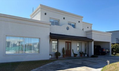 Venta Casa 3 dormitorios en Haras Santa María, Barrio Los Robles