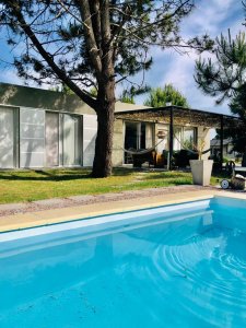 Venta de hermosa casa en barrio privado La Residence, con 3 dormitorios y piscina climatizada