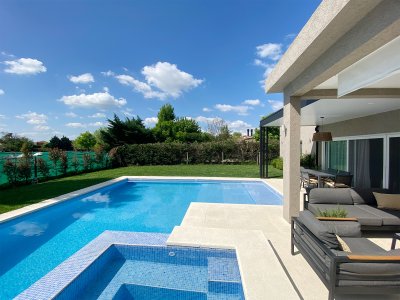 Casa en Venta en Haras Santa María - Barrio El Atardecer
