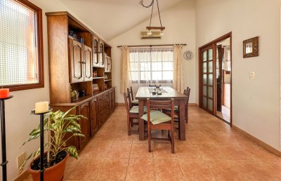 Venta casa 3 dormitorios zona Pinares 