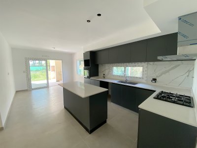 Casa en Venta a Estrenar en Haras Santa María - Las Lomas.