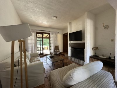 Oportunidad casa en alquiler anual 1700USD por mes en San Rafael