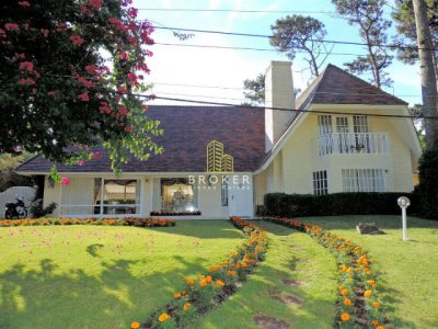 Venta Casa Punta Del Este Lugano 971 Broker  (ref: Bkb-971)