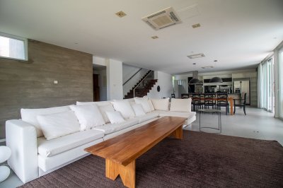 Venta de casa de categoria en Boulevard Park, Punta del Este. 