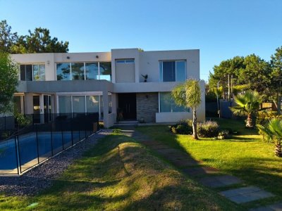 Alquiler casa El Pinar frente al mar 4 dormitorios