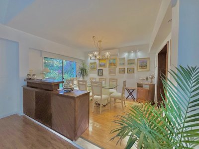 Venta casa punta del este 4 dormitorios mas servicio Cantegril piscina