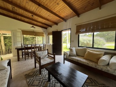 Casa en Venta 3 dormitorios en La Barra Montoya a cuadras de la Playa Parrillero y Cochera
