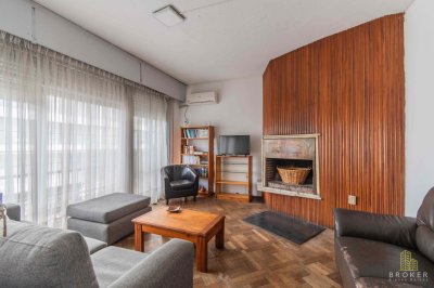 Casa de altos en venta 3 dormitorios 2 baños balcón, en Cordon