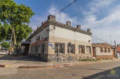 Venta de Casa y Local Comercial Esquina en La Unión, Montevideo. Uruguay.