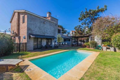 Venta casa 3 dormitorios en Barra de Carrasco a metros del mar 