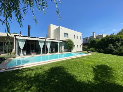 Casa en Venta en Haras Santa María - Barrio Las Lomas