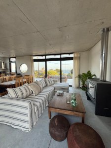 Alquiler de temporada, casa moderna y nueva, con vista al mar, en El Chorro