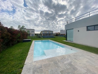 Casa en Venta en Haras Santa María - Barrio El Atardecer. 
