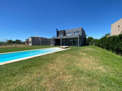 Casa en Venta en Haras Santa María - Barrio Molino