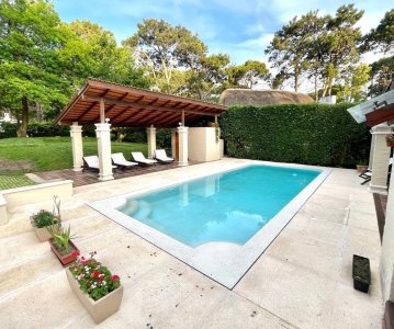 Alquiler anual de hermosa casa en barrio golf