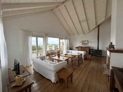 Venta y alquiler de gran casa en Montoya. Punta del Este, Uruguay. 