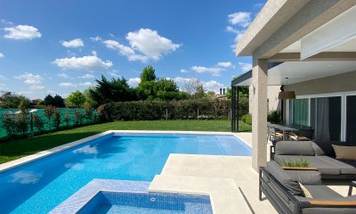 Casa en Venta en Haras Santa María - Barrio El Atardecer
