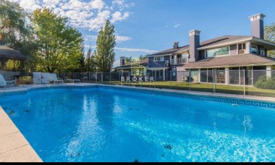 Venta Casa 5 Dormitorios En La Tahona