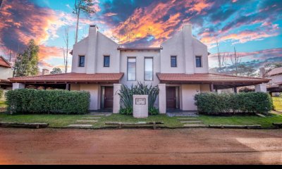 Venta de Duplex en Barrio Privado, Playa Mansa. Punta del Este, Uruguay.