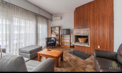 Casa de altos en venta 3 dormitorios 2 baños balcón, en Cordon