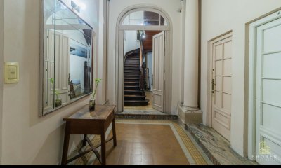 Venta de casa de altos en el centro 3 dormitorios 2 baños, Montevideo