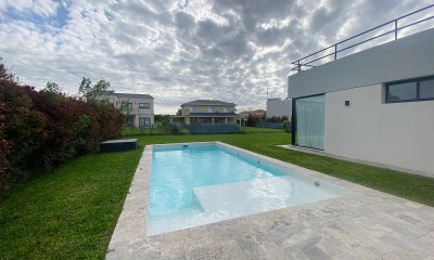 Casa en Venta en Haras Santa María - Barrio El Atardecer.