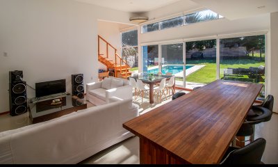 Venta Casa Punta del Este tres dormitorios piscina nueva! Zona Marly!