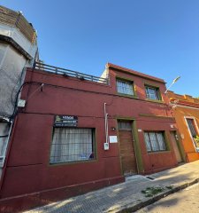 Padron único con 1 casa y 3 apartamentos.
