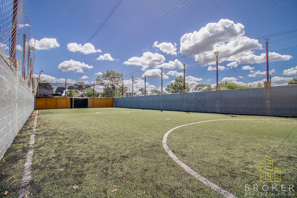 Venta de local comercial y cancha de futbol 5