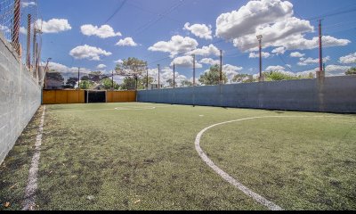 Venta de local comercial y cancha de futbol 5