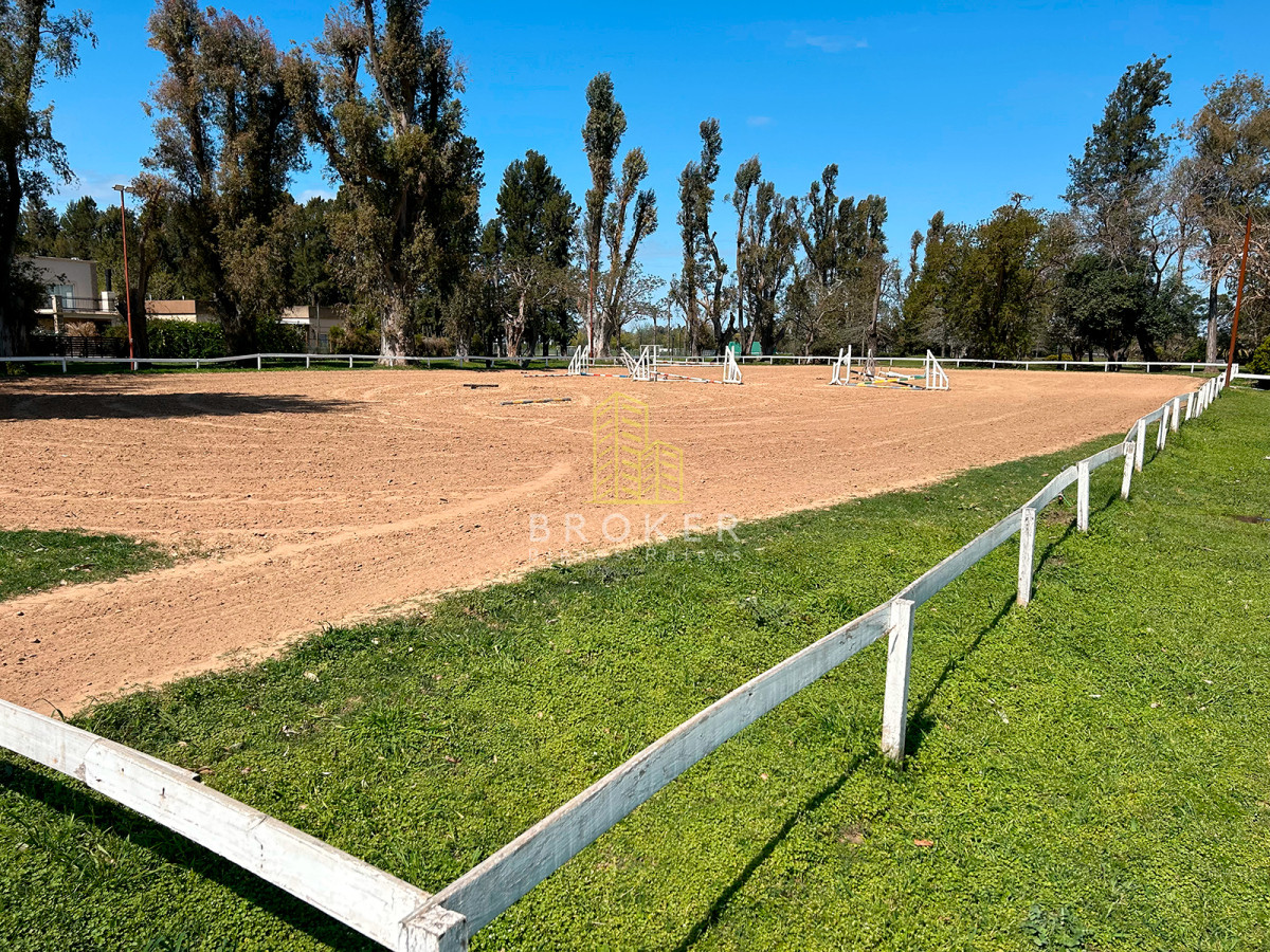 Terreno ID.1915/Lote_en_Venta_en_Haras_Santa_María_-_Barrio_Las_Lomas - Lote en Venta en Haras Santa María - Barrio Las Lomas
