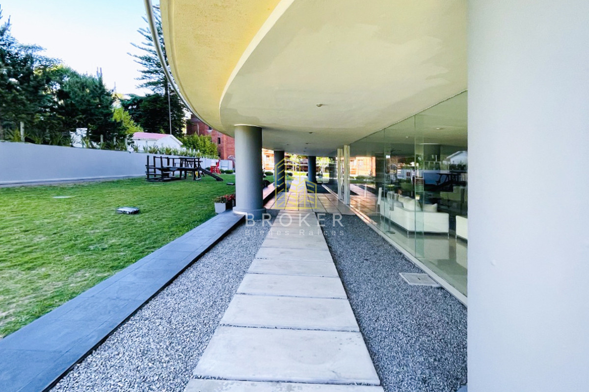 Apartamento ID.2024/Venta_y_alquiller_de_espectacular_penthouse_con_vista_a_toda_la_ciudad_y_las_playas_de_Punta_del_Este. - Venta y alquiller de espectacular penthouse con vista a toda la ciudad y las playas de Punta del Este.