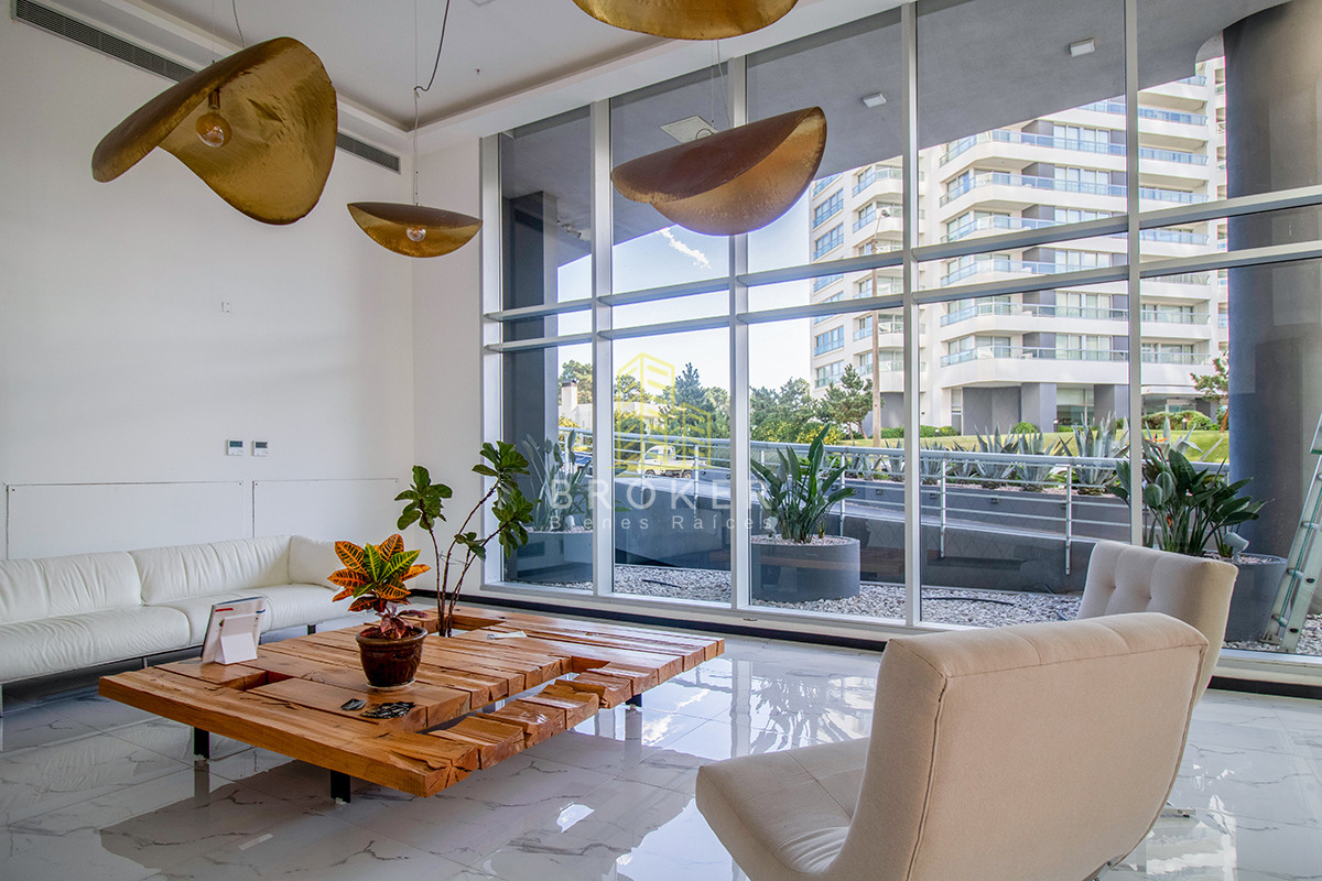Apartamento ID.2111/Venta_de_apartamento_de_categoria,_dos_dormitorios_y_medio_en_la_brava_con_vista_al_mar._ - Venta de apartamento de categoria, dos dormitorios y medio en la brava con vista al mar. 