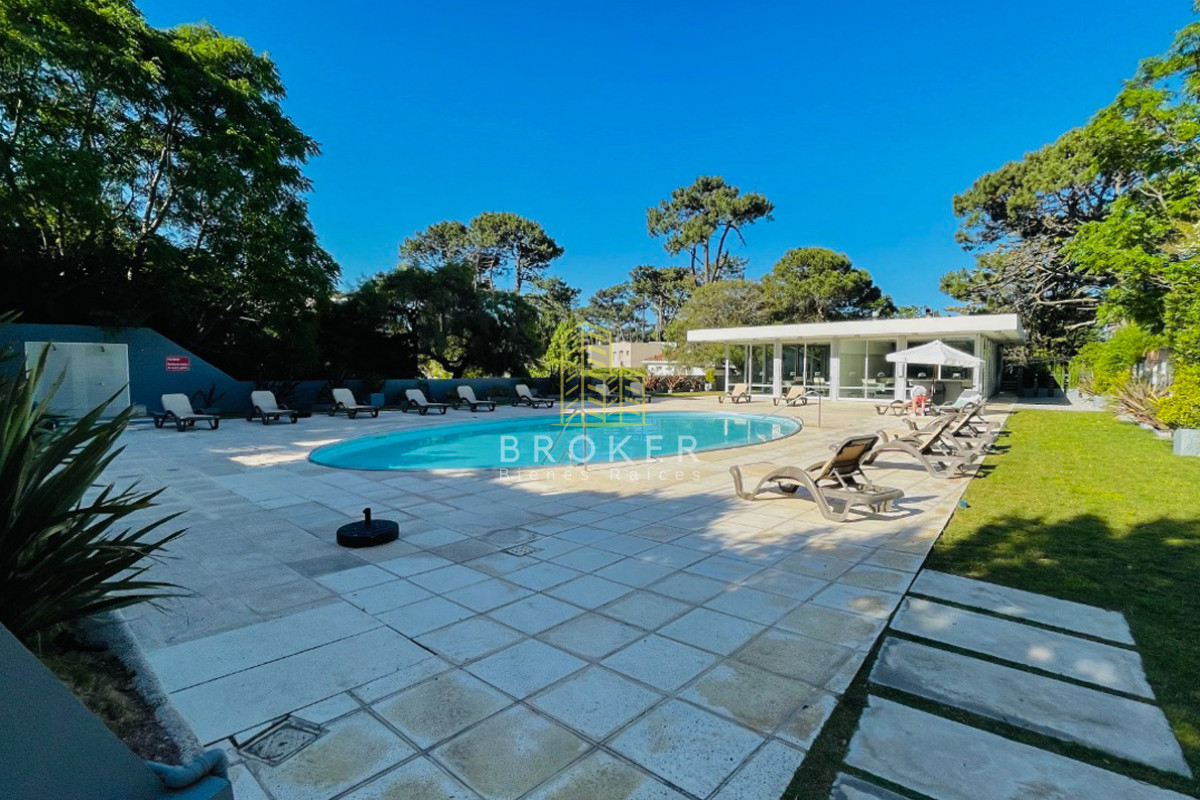 Apartamento ID.2024/Venta_y_alquiller_de_espectacular_penthouse_con_vista_a_toda_la_ciudad_y_las_playas_de_Punta_del_Este. - Venta y alquiller de espectacular penthouse con vista a toda la ciudad y las playas de Punta del Este.