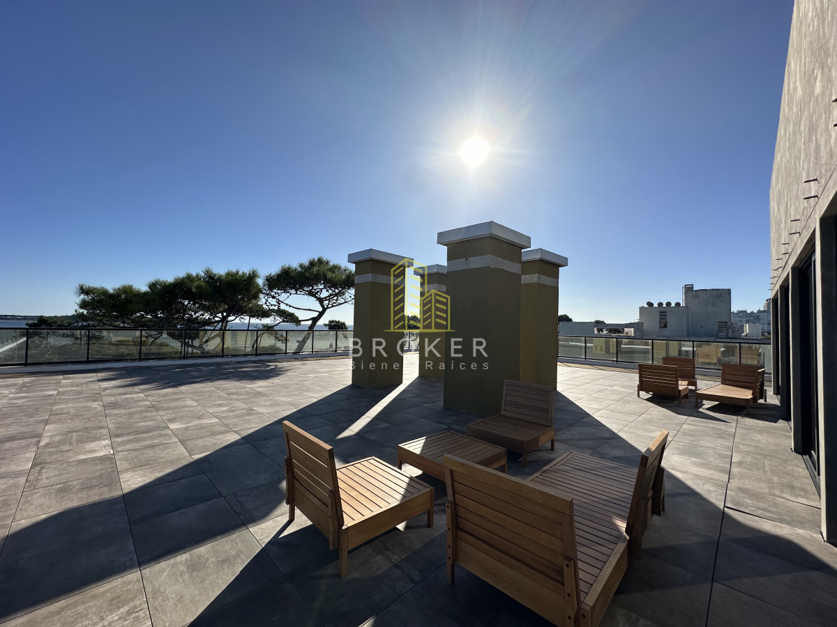 Apartamento ID.2459/OPORTUNIDAD_EN_PIRMERA_LINEA_MANSA_APARTAMENTO_DE_2_DORMITORIOS - OPORTUNIDAD EN PIRMERA LINEA MANSA APARTAMENTO DE 2 DORMITORIOS